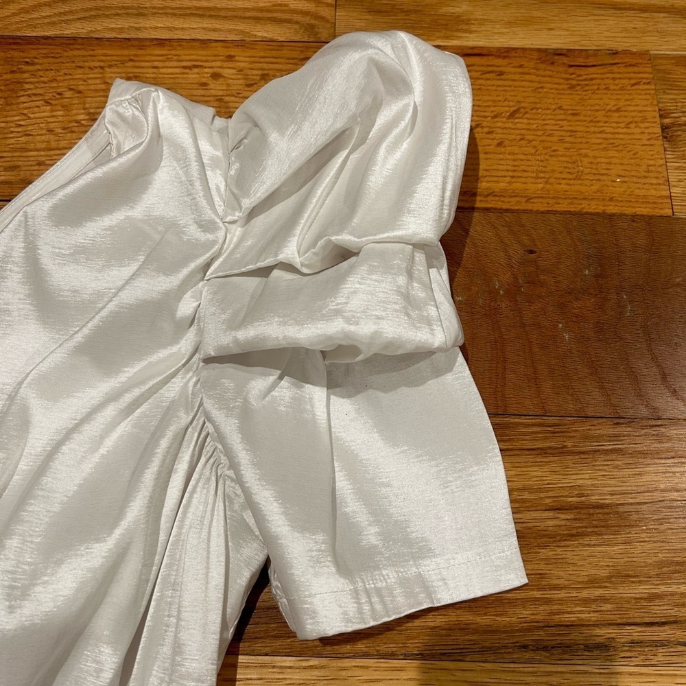 One Shoulder Cropped Top With Puffy Sleeve - Picture 5 of 7